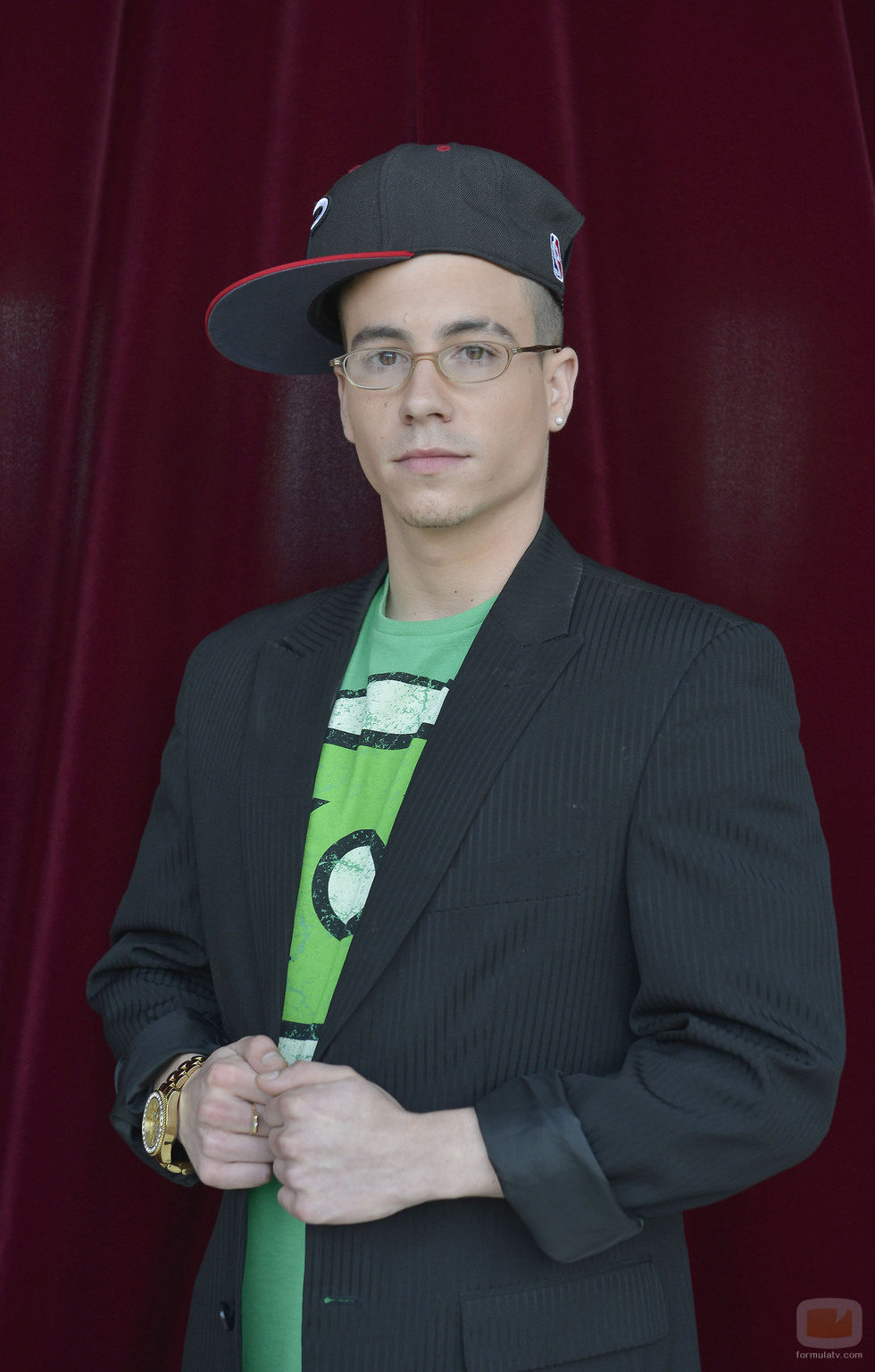 Cristofer Davide es uno de los pretendientes nerds en 'Un príncipe para Laura'