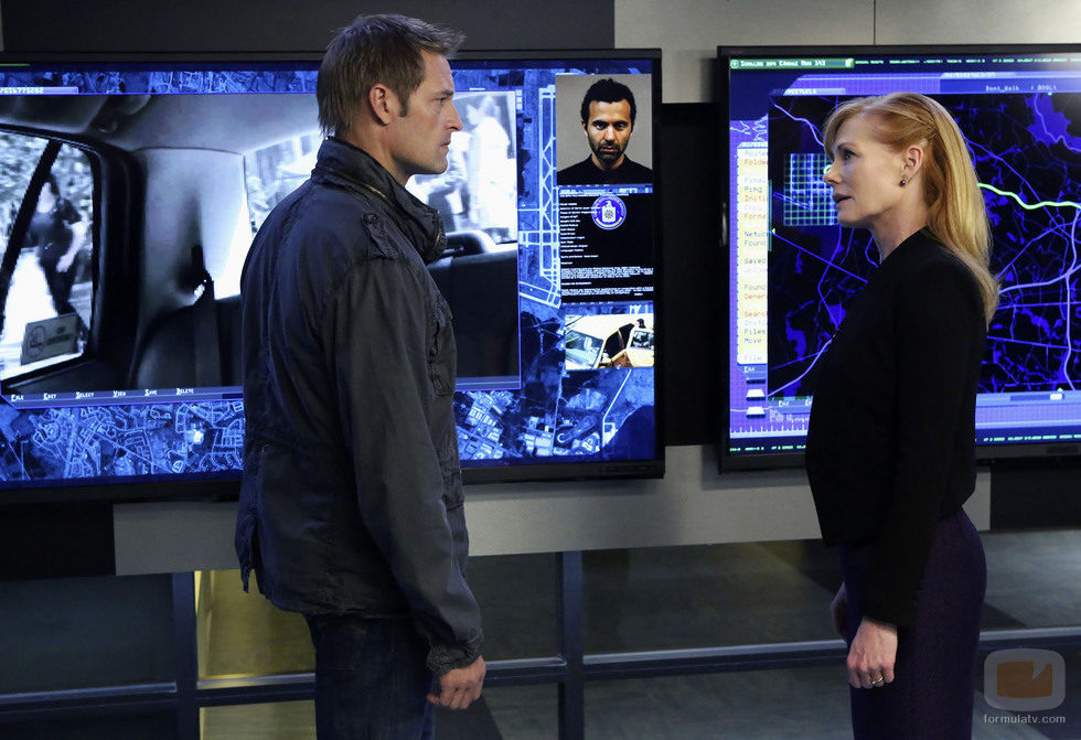 Josh Holloway junto a Marg Helgenberger