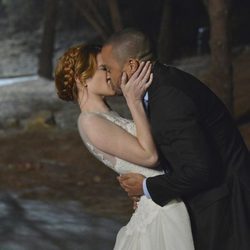 Sarah Drew y Jesse Williams en 'Anatomía de Grey'