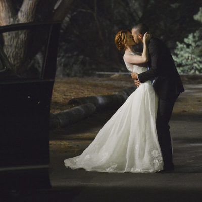 Sarah Drew y Jesse Williams en su boda en 'Anatomía de Grey'