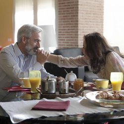 Imanol Arias y Ariadna Gil muy acaramelados en 'Cuéntame cómo pasó'