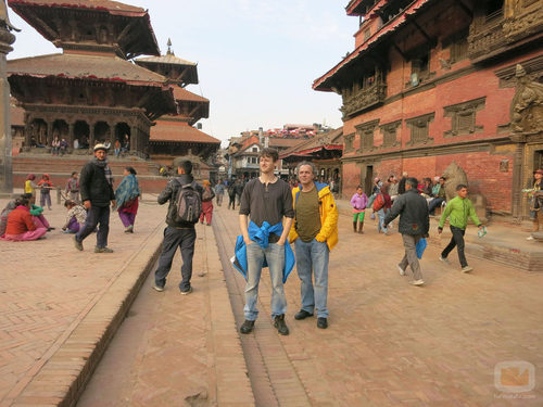 José Coronado y su hijo en Nepal en 'Planeta Calleja'