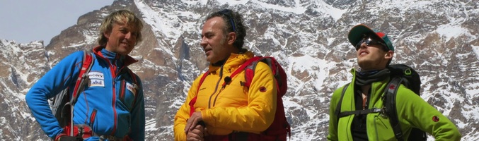 Jesús Calleja, José Coronado y Nicolás Coronado en Nepal en 'Planeta Calleja'