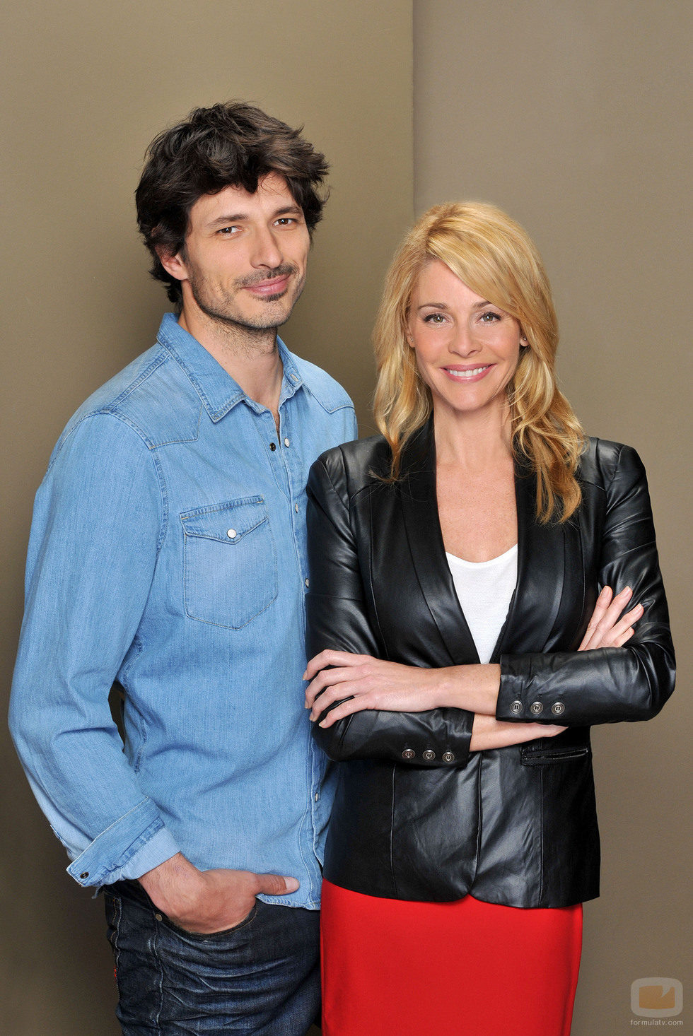 Andrés Velencoso junto a Belén Rueda posando para 'B&b'