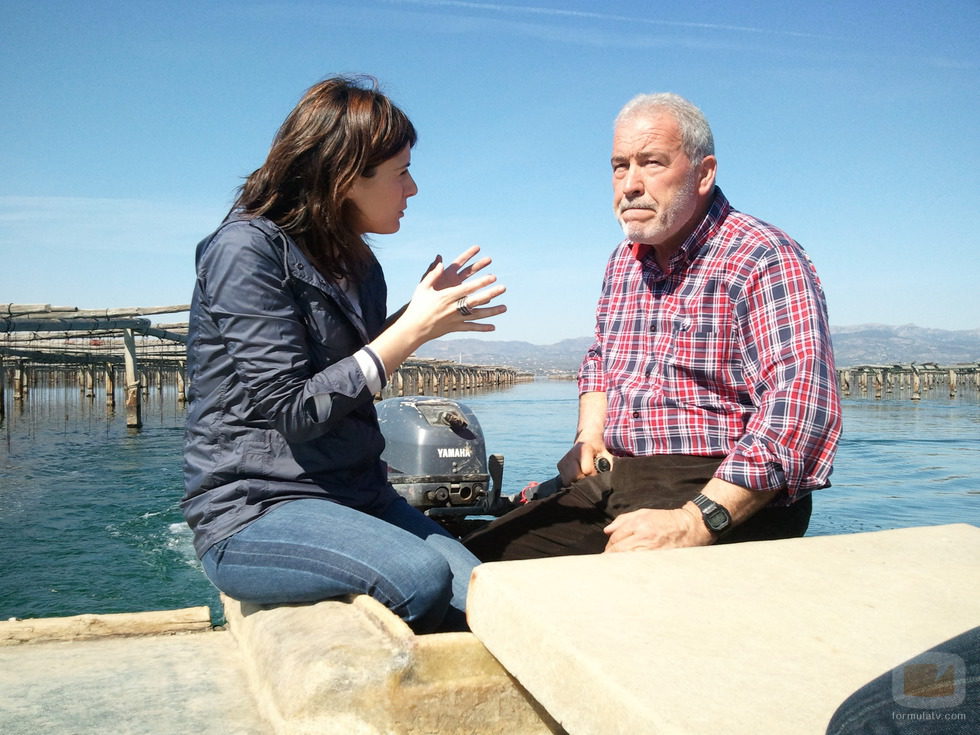 Ariadna Oltra realizando una entrevista en '.CAT'