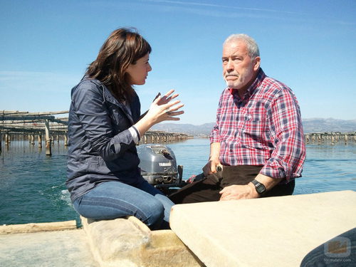 Ariadna Oltra realizando una entrevista en '.CAT'