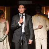 MIguel Ángel Silvestre en el capítulo "El gran día" de 'Velvet'