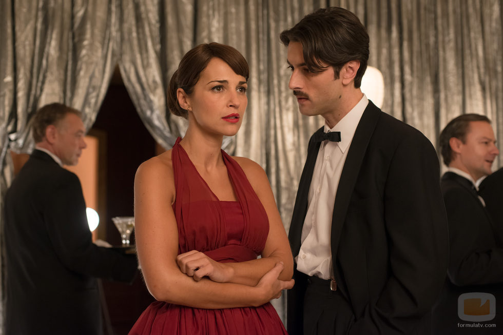 Paula Echevarría junto Javier Rey en 'Velvet'