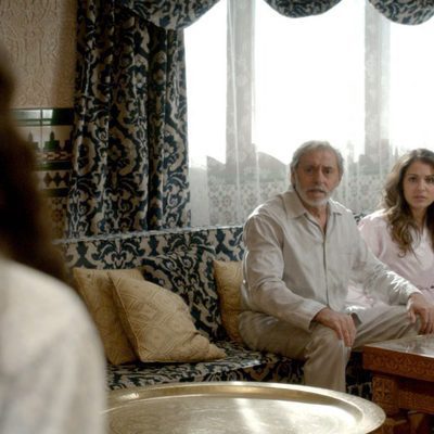 Hiba Abouk, Mercé Montalá y Tomás Calleja asustados en 'El Príncipe'