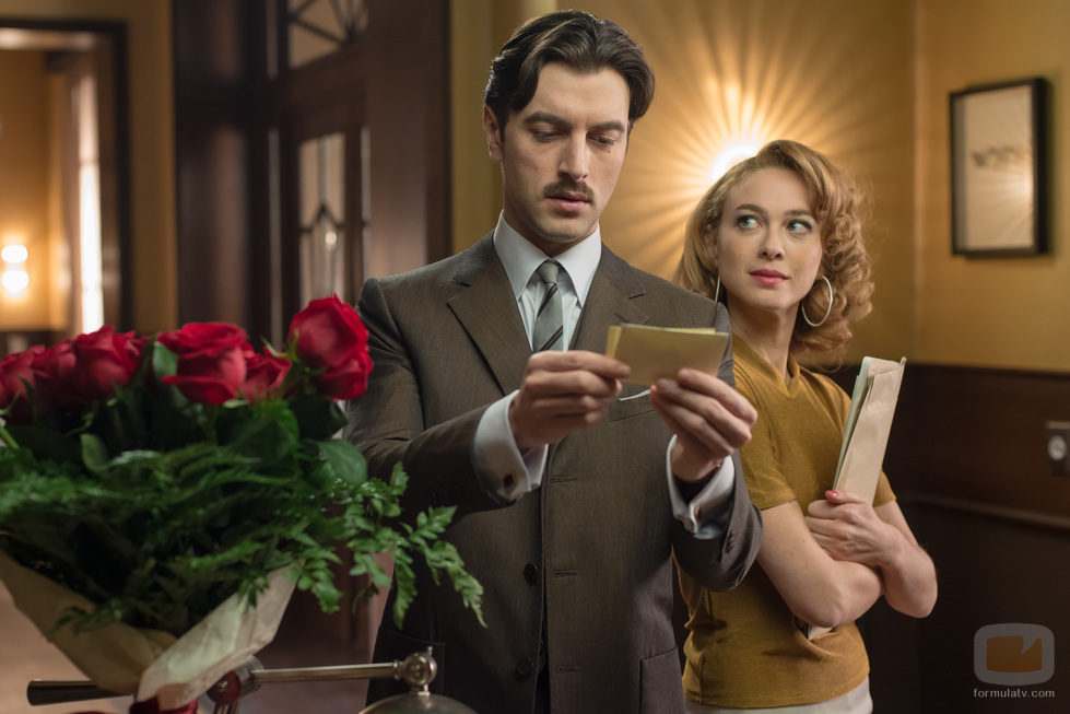 Marta Hazas y Javier Rey en el capítulo "Los restos del naufragio" de 'Velvet'