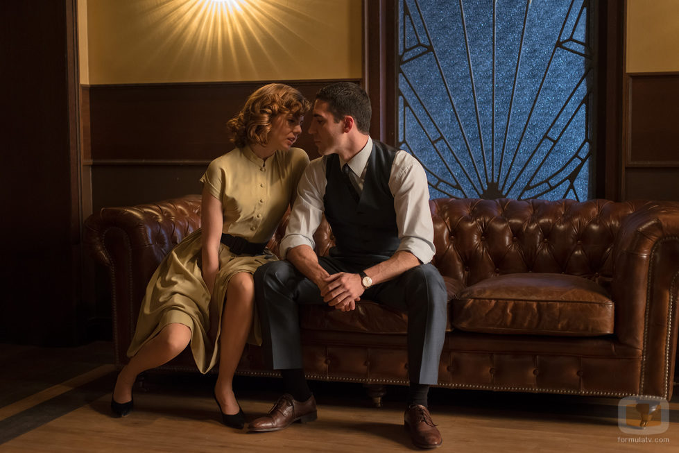 Manuela Velasco besa a Miguel Ángel Silvestre en 'Velvet'