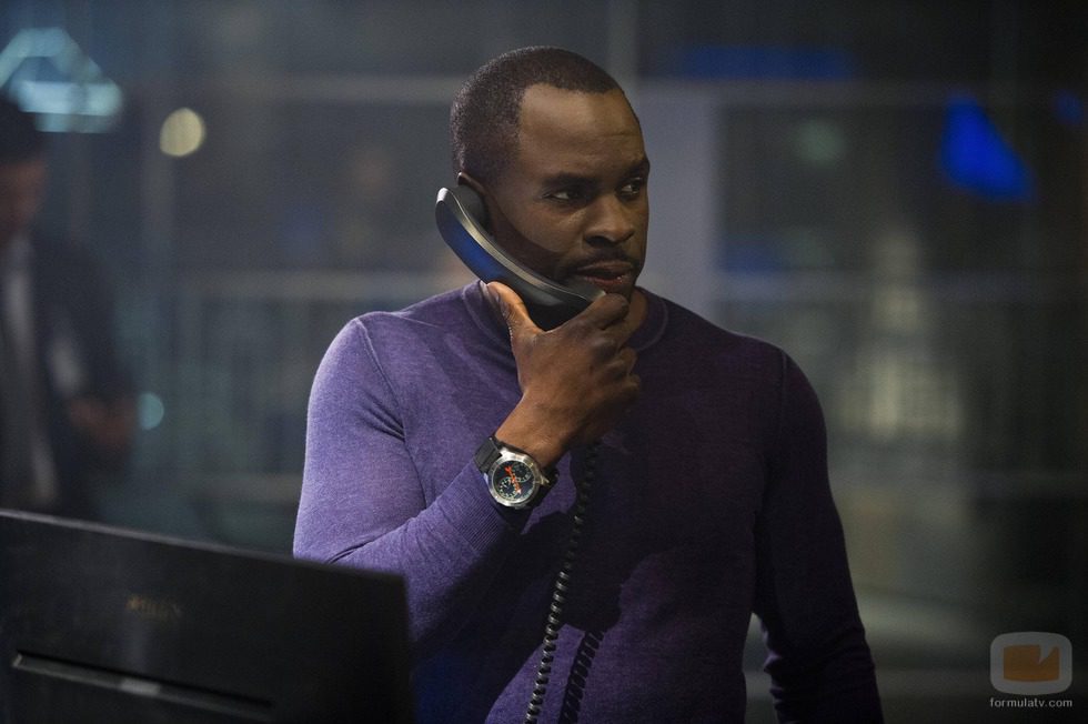 Gbenga Akinnagbe en el primer episodio de '24: El día final'