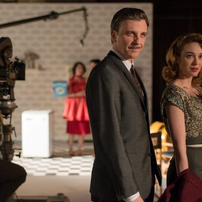 Armando del Río junto con Marta Hazas en 'Velvet'