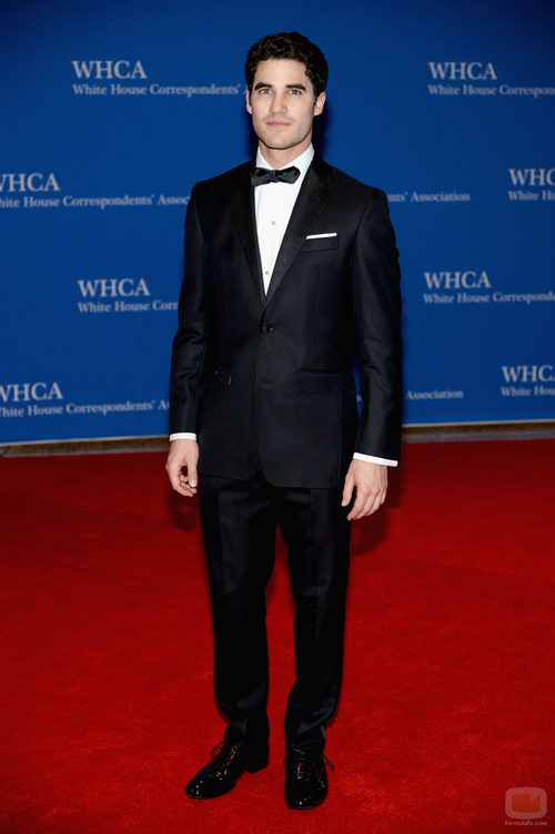 Darren Criss posa en la alfombra roja de la Cena de Corresponsales de la Casa Blanca