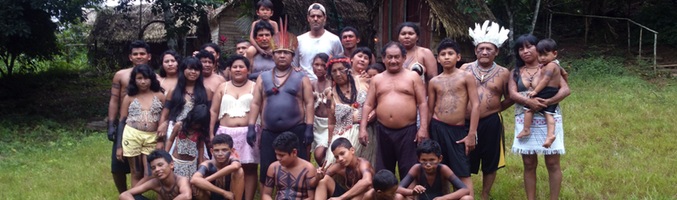 Frank Cuesta con la tribu Sateré Mawé en 'Wild Frank'