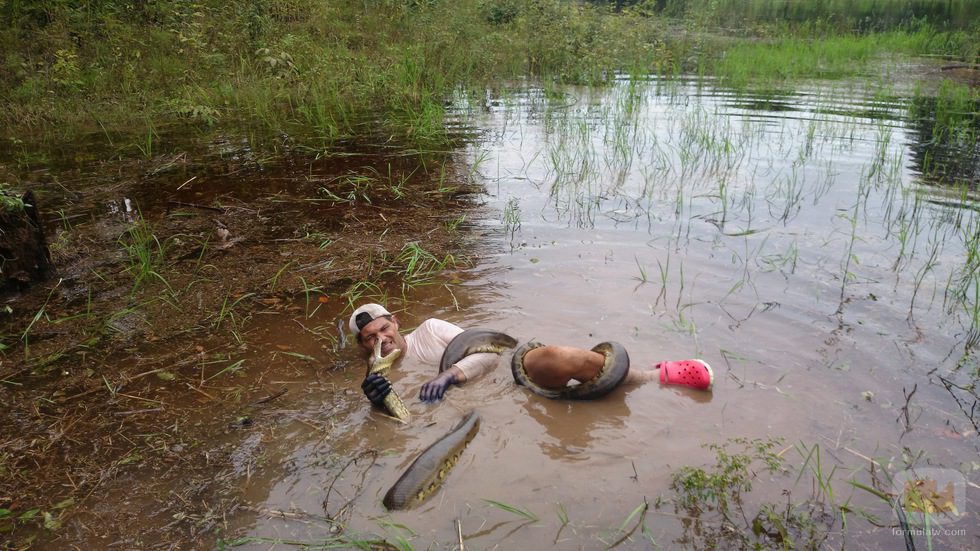 Frank Cuesta con una anaconda en 'Wild Frank'