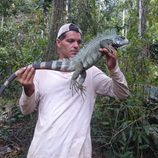 Frank Cuesta con una iguana en 'Wild Frank'