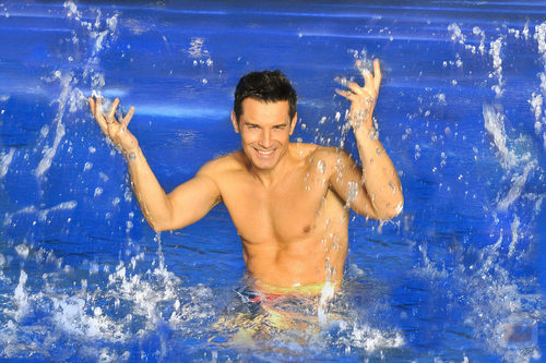 Jesús Vázquez, sin camiseta en la piscina de '¡Mira quién salta!'