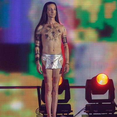 Sandro Rey preparándose para saltar en 'Mira quién salta'