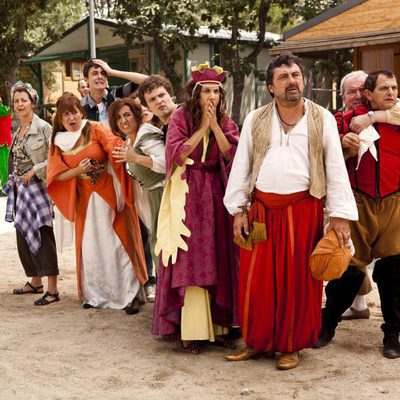 Los campistas se presentan a un concurso de bailes regionales en 'Con en culo al aire'