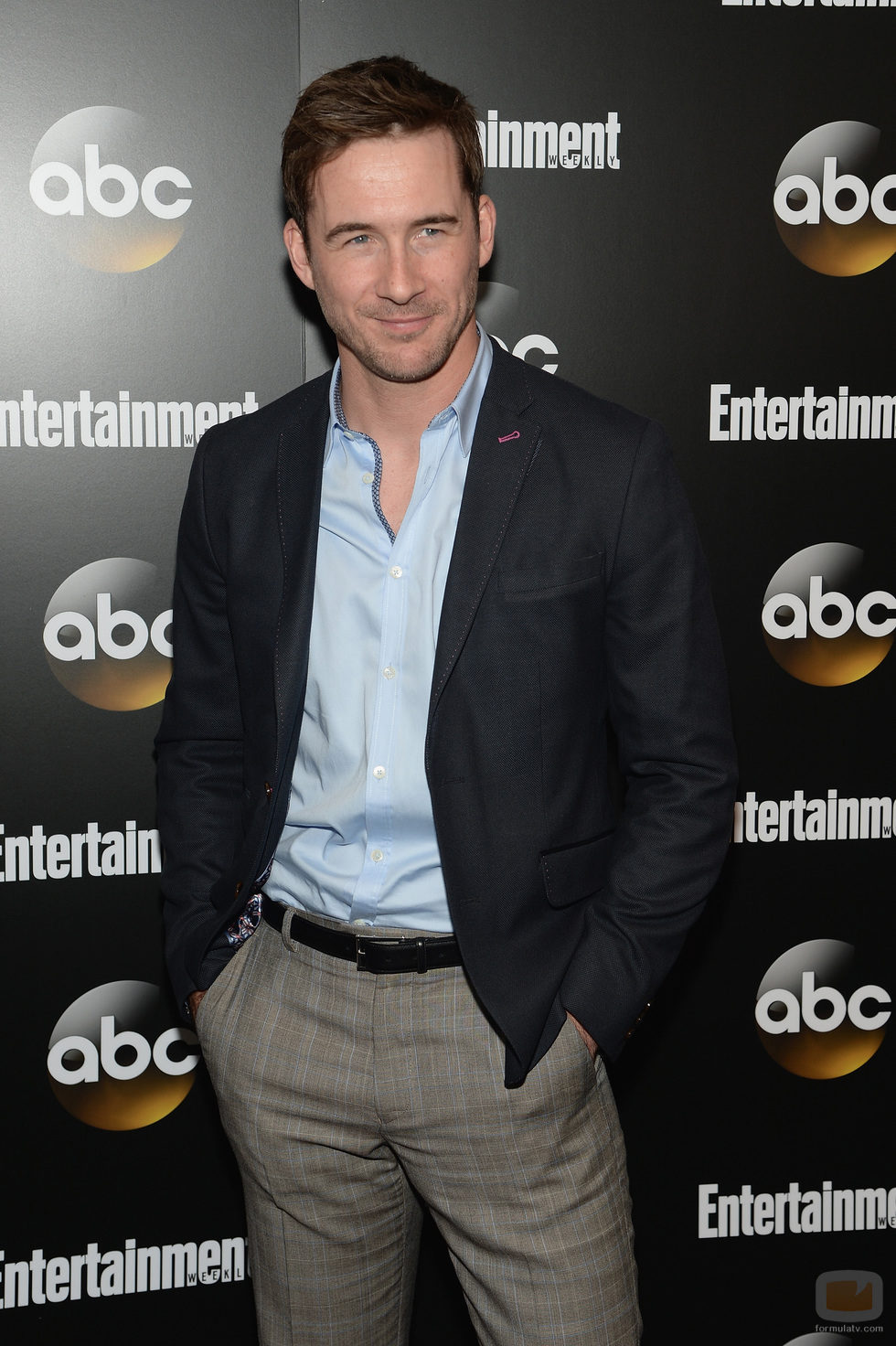 Barry Sloane en los Upfronts 2014 de ABC