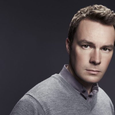 Mark Hildreth es Tom en 'Resurrection'