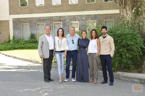 Tito Valverde, Cristina de Inza, Jordi Rebellón, Megan Montaner, Lydia Bosch y Miguel Ángel Muñoz en la rueda de prensa de 'Sin identidad'