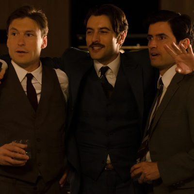 Carlos García Cortázar y Javier Rey celebran la despedida de soltero de Alberto en 'Velvet'