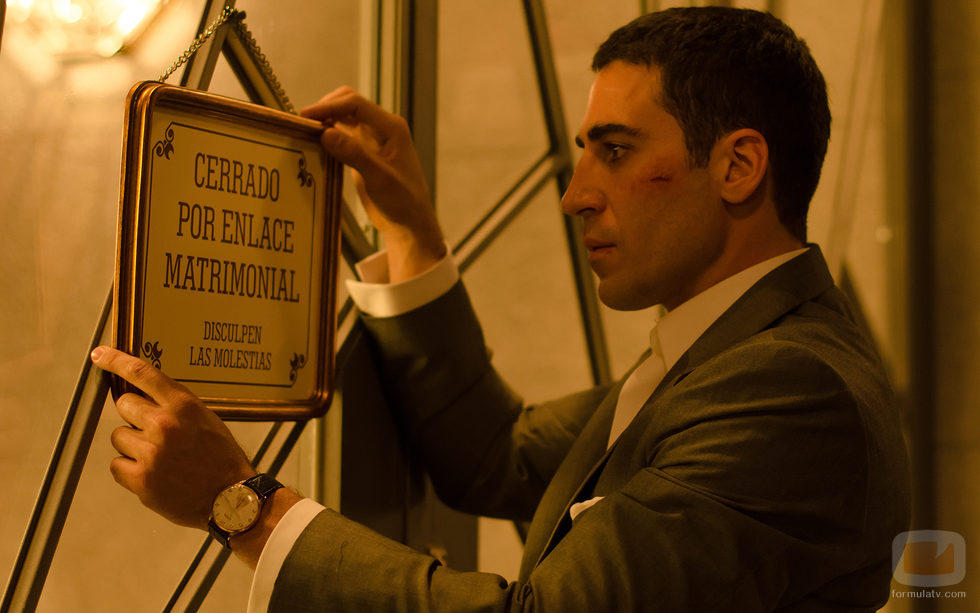 Miguel Ángel Silvestre cierra las galerias por su boda en 'Velvet'