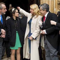 Gonzalo de Castro espera junto con Belén Rueda y Macarena García a su futura mujer en 'B&b, de boca en boca'