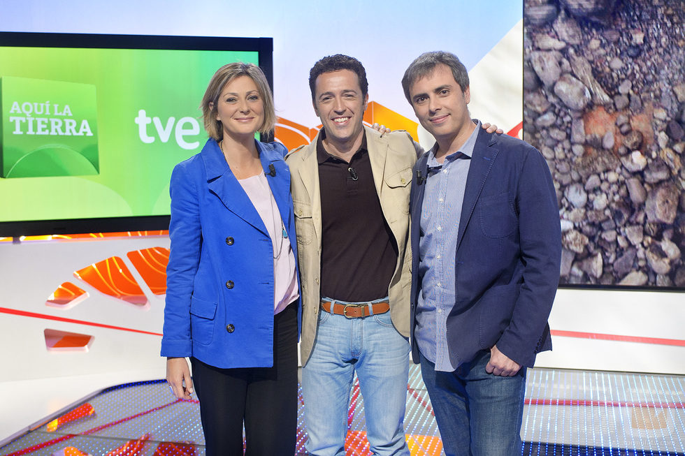 Montse Abbad, Jacob Petrus y Nicolás García en la presentación de 'Aquí la Tierra'