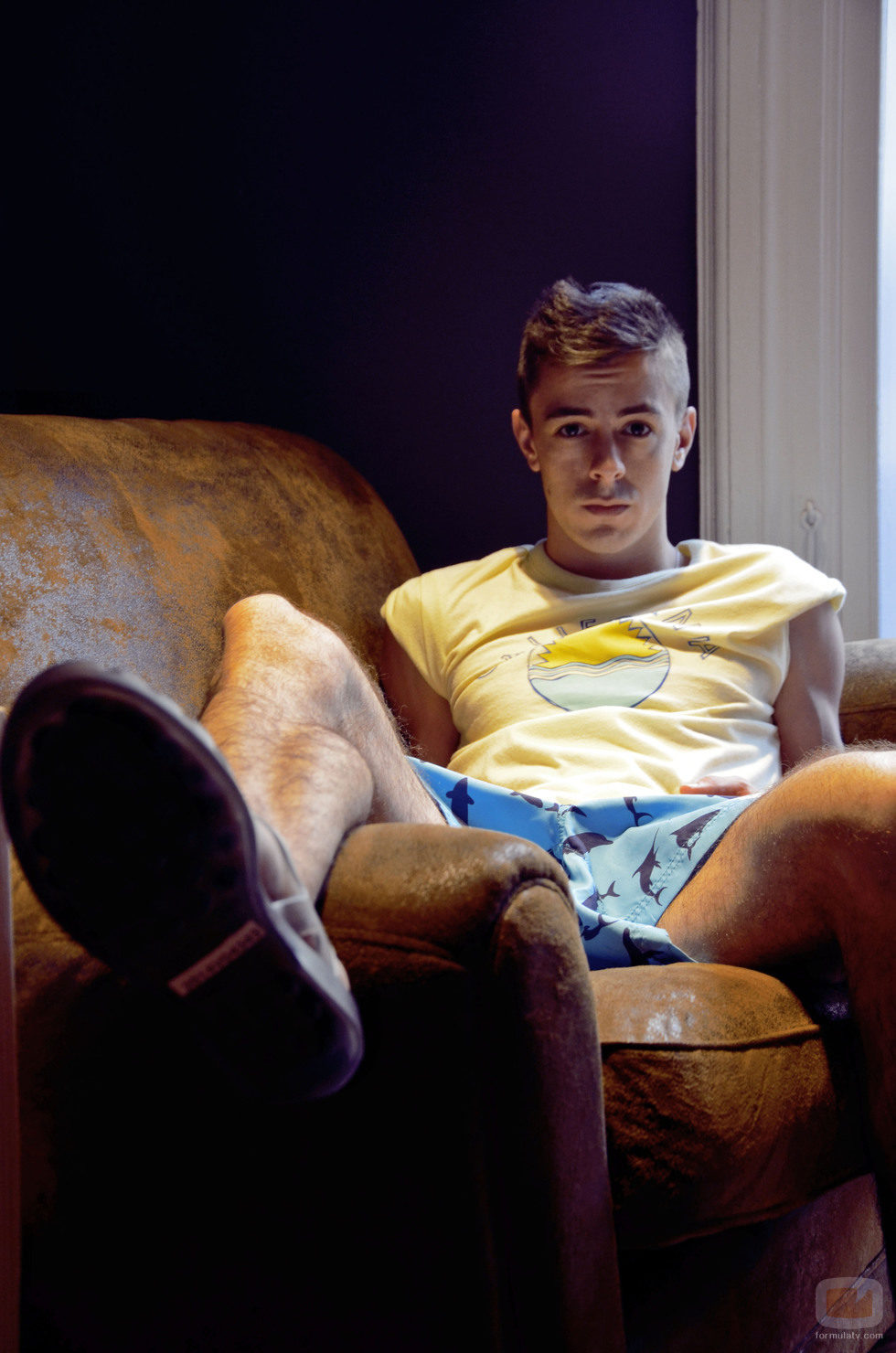 Víctor Palmero con una camiseta Levis y un bañador Tommy Hilfiger