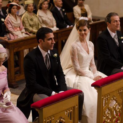 Manuela Velasco y Miguel Ángel Silvestre pocos minutos antes de casarse en 'Velvet'