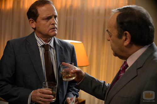 Jordi Rebellón y Tito Valverde en el capítulo "La luz al final del túnel" de 'Sin identidad'