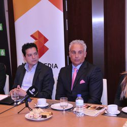 Diego Suárez y Lorena Morlote en la rueda de prensa de 'Millonario anónimo'