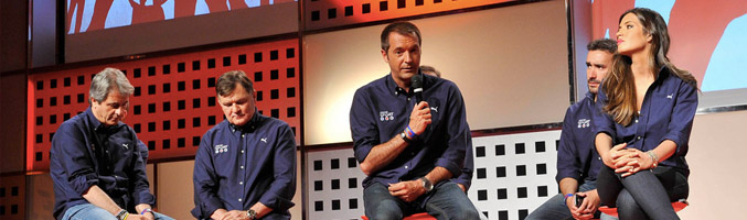 Manu Carreño toma la palabra en la presentación de la cobertura del Mundial de Brasil por Mediaset España