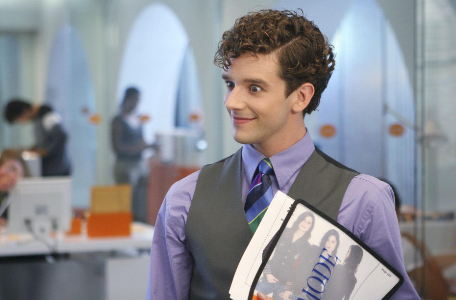 El actor Michael Urie en el capítulo "La caja y el conejo" ('Betty')