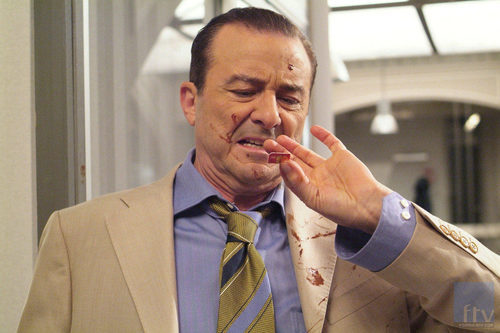 Don Lorenzo se ensucia en 'Los hombres de Paco'
