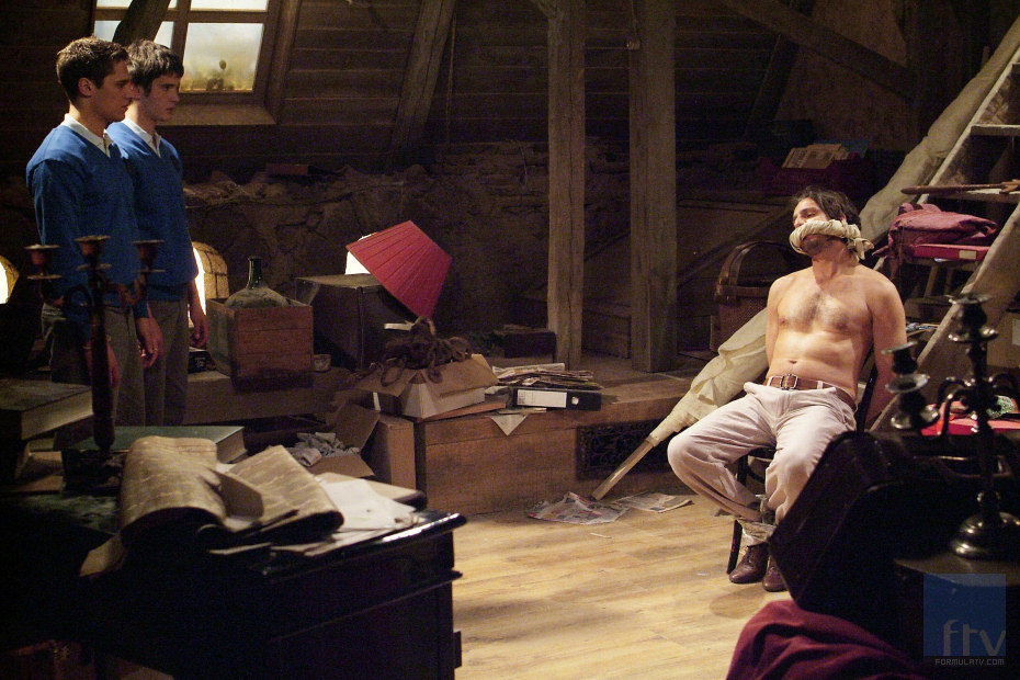 El actor Alejandro Botto aparece sin camiseta en 'El Internado'
