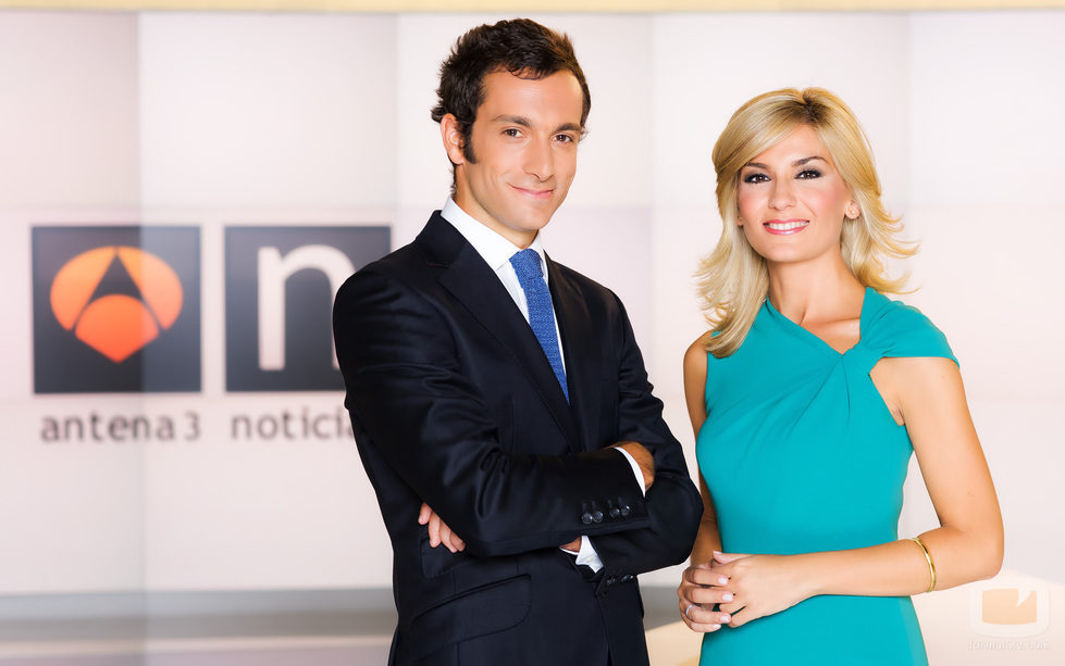 Alvaro Zancajo y Sandra Golpe presentan en Antena 3 el 'Informativo de fin de semana'