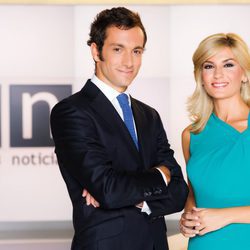 Alvaro Zancajo y Sandra Golpe presentan en Antena 3 el 'Informativo de fin de semana'