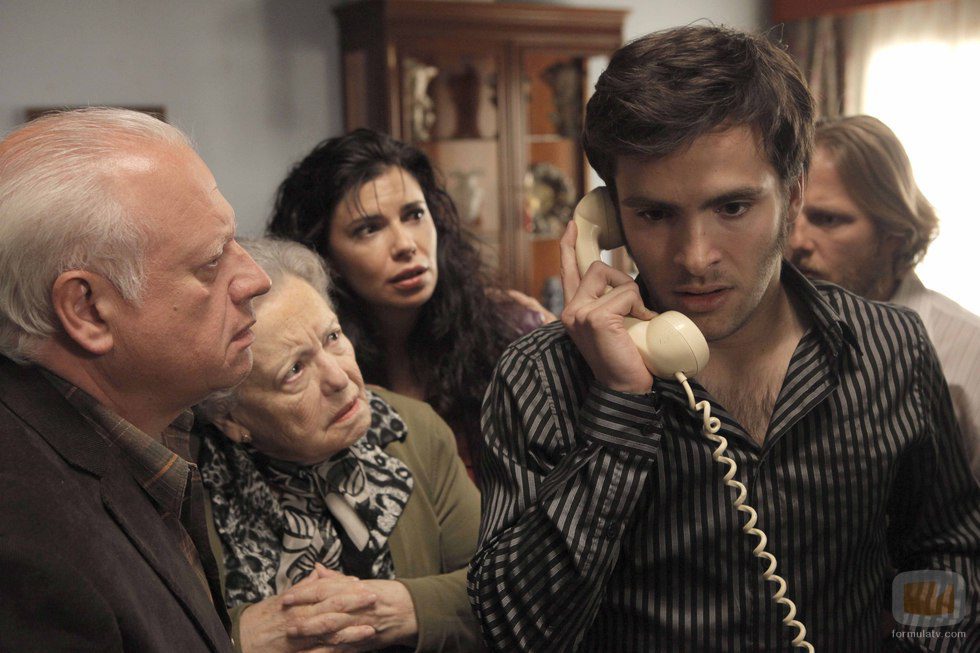 Toda la familia Alcántara pendiente del estado de salud de Toni en 'Cuéntame cómo pasó'