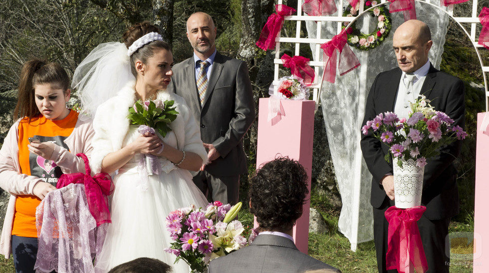 Boda entre Soraya y Chema en el último capítulo de 'Aída'