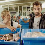 Blanca Portillo y Santi Millán en la lonja de pescado del 'Chiringuito de Pepe'