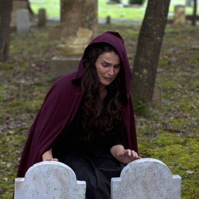 Julia Ormond en 'Las brujas de East End'