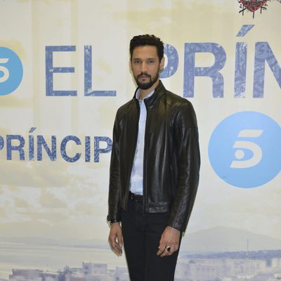 Stany Coppet posa durante la presentación de la segunda temporada de 'El príncipe'