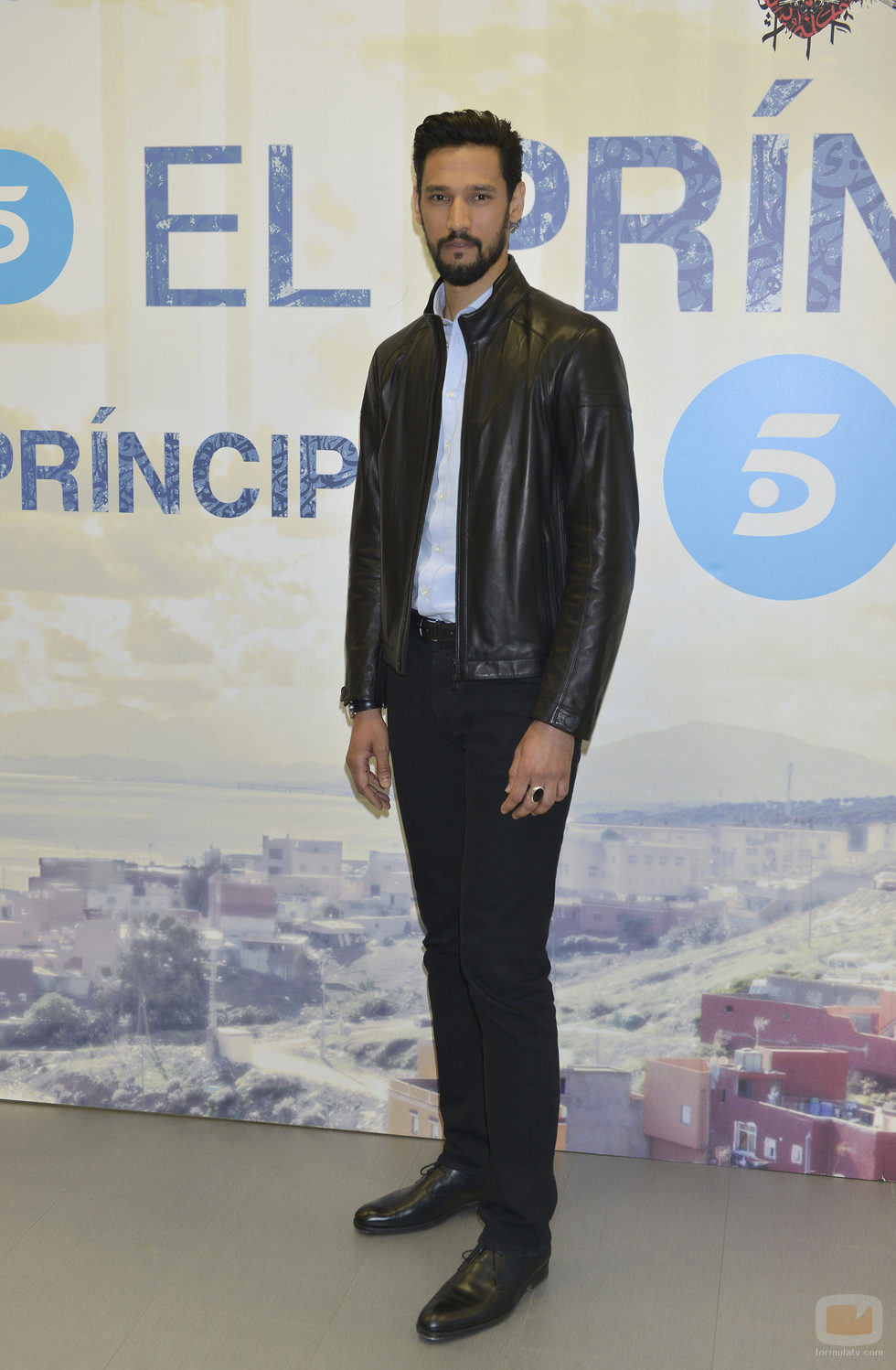 Stany Coppet posa durante la presentación de la segunda temporada de 'El príncipe'