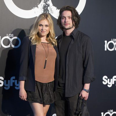 Eliza Taylor y Thomas McDonell ('Los 100') en su visita a Madrid