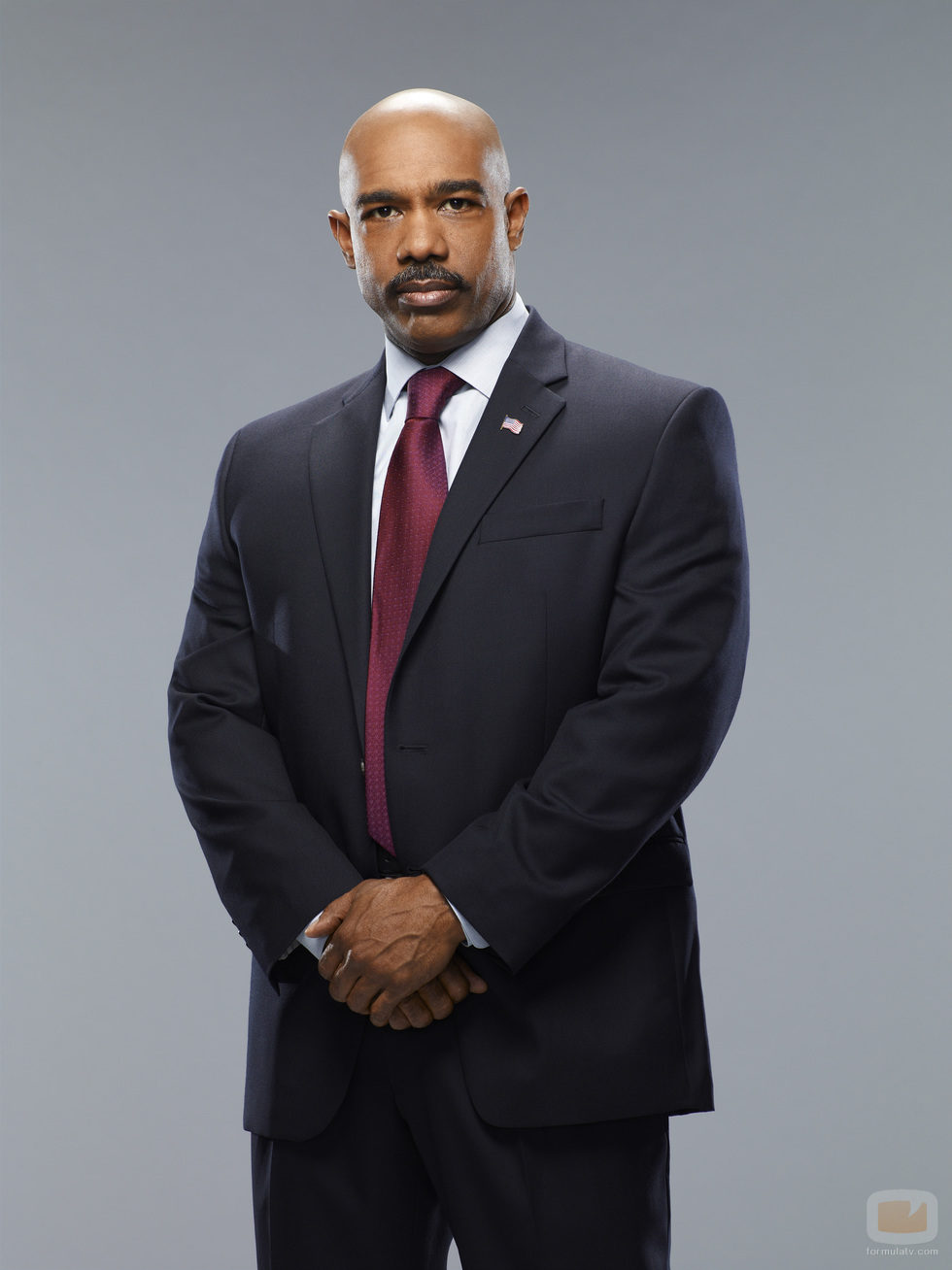 Michael Beach es William Olsen en 'Crisis'