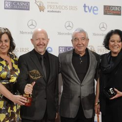 'El tiempo entre costuras', Premio Iris 2014 a la mejor producción